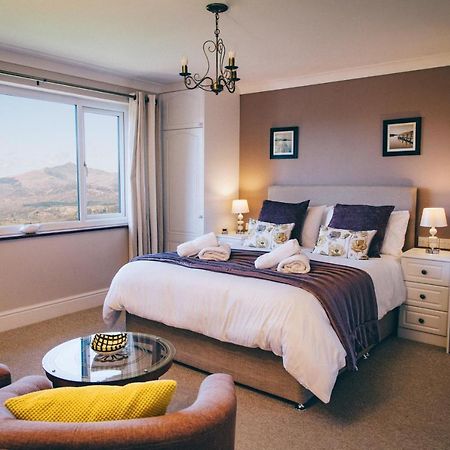 Ferlas Bed And Breakfast Penrhyndeudreath Exterior photo