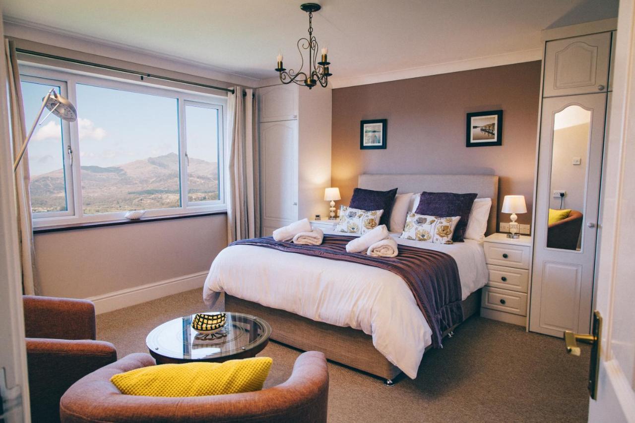 Ferlas Bed And Breakfast Penrhyndeudreath Exterior photo