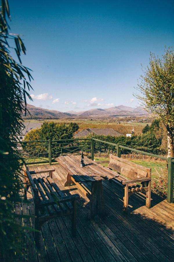 Ferlas Bed And Breakfast Penrhyndeudreath Exterior photo